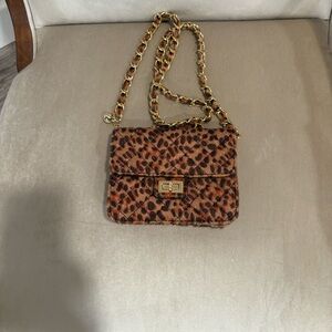 Stylish Leopard Print Crossbody Bag with Gold Chain